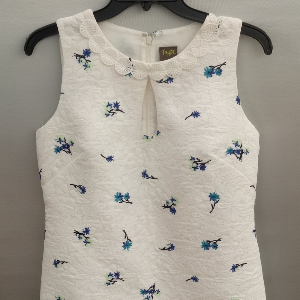 SALE 2/30 Like New Taylor midi Dress Size 6